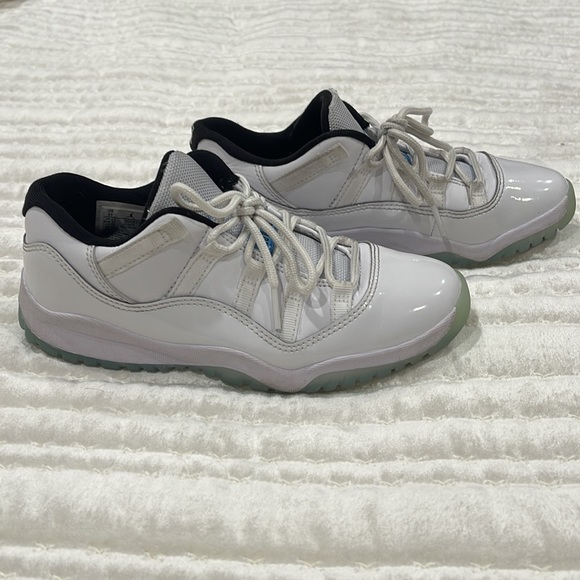 Jordan 11 Retro Low Legend Blue GS Kids White Blue Casual Sneakers 5289896-117 - Picture 4 of 9